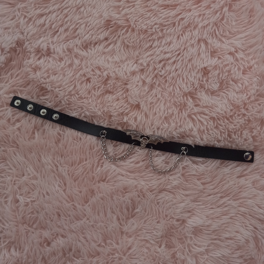 Avenge Sevenfold! Gothic choker with chains and winged skull! NWOT! - Picture 4 of 4